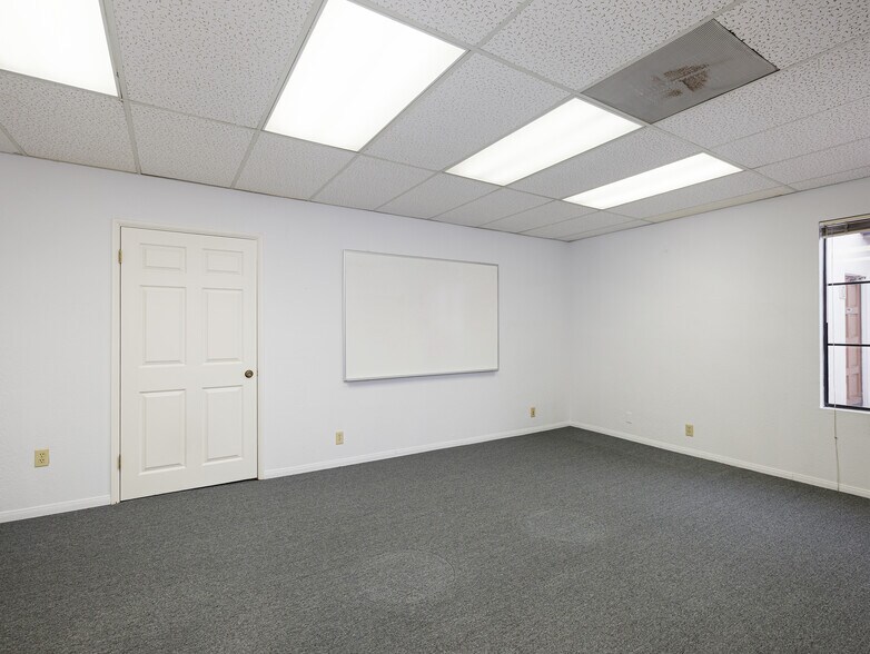 302 W Grand Ave, El Segundo, CA à louer - Photo de l’immeuble – Image 3 sur 25