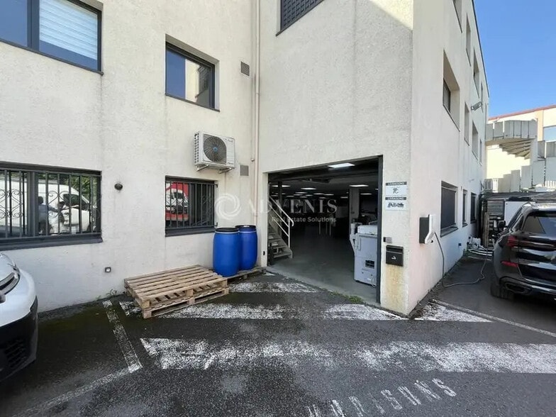 Bureau dans Neuilly-Plaisance à vendre - Photo de l’immeuble – Image 2 sur 12