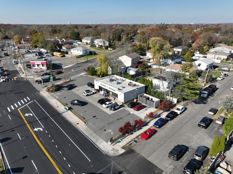 2259 Jerusalem Ave, North Bellmore, NY à vendre - Photo de l’immeuble – Image 2 sur 2