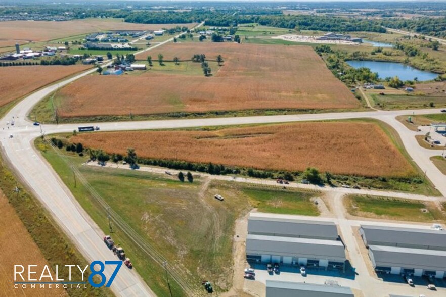 3230 N Center Point Rd, Marion, IA à vendre - Photo principale – Image 1 sur 8