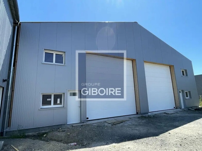 Industriel/Logistique dans Bréal-sous-Montfort à louer - Photo de l’immeuble – Image 3 sur 9