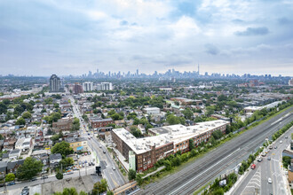 1655 Dupont St, Toronto, ON - VUE AÉRIENNE  vue de carte