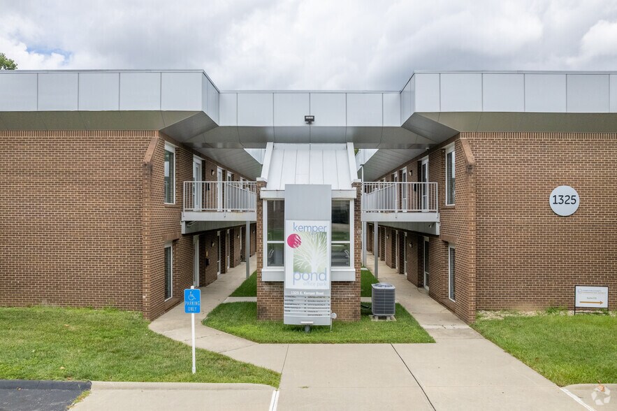 1325 E Kemper Rd, Springdale, OH à louer - Photo principale – Image 1 sur 14