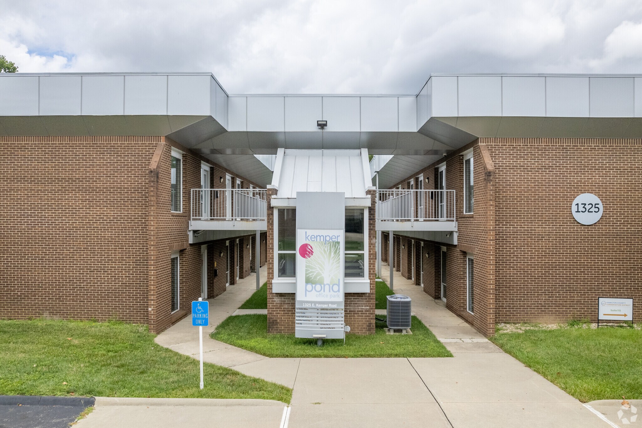 1325 E Kemper Rd, Springdale, OH à louer Photo principale– Image 1 sur 15