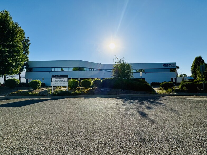 2255 Union Pl, Simi Valley, CA à louer - Photo de l’immeuble – Image 3 sur 12