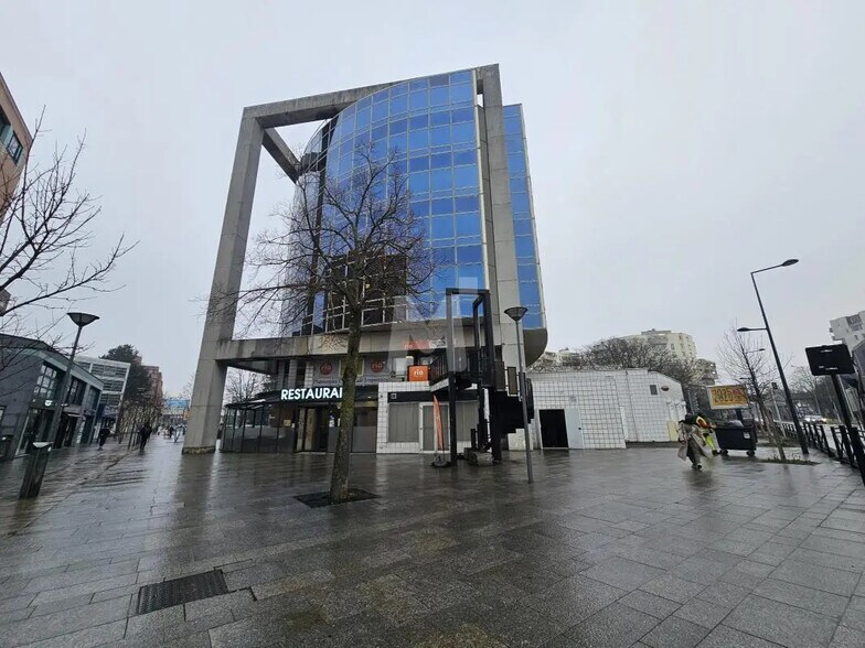 Bureau dans Évry-Courcouronnes à vendre - Photo de l’immeuble – Image 2 sur 8
