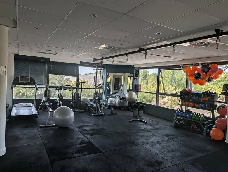 185 Rue Corindon, Éguilles à louer - Photo de l’immeuble – Image 2 sur 12