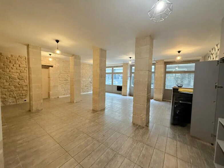 Local commercial dans Paris à louer - Photo de l’immeuble – Image 1 sur 7