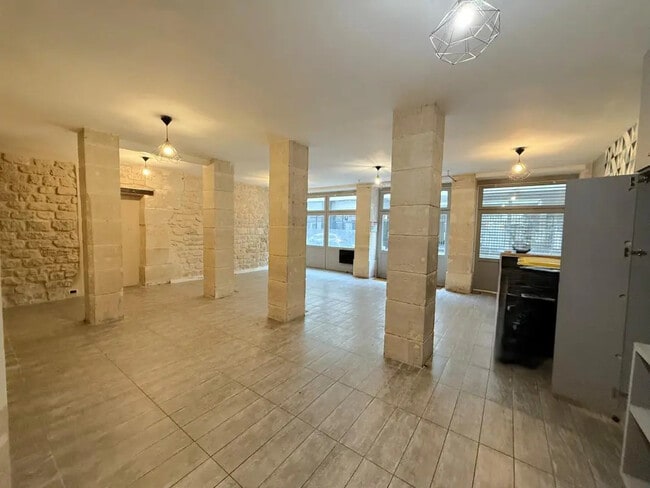 Plus de détails pour Local commercial à louer