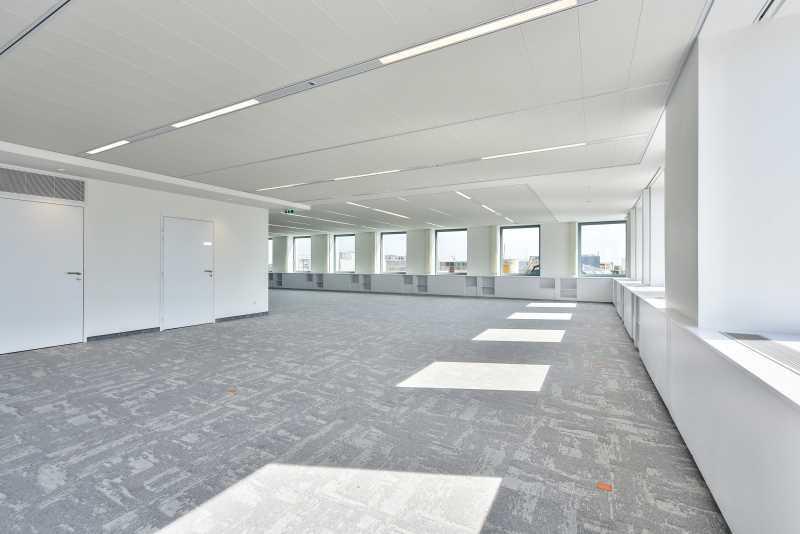 2 Rue Stephenson, Montigny-le-Bretonneux à louer - Photo de l’immeuble – Image 3 sur 15