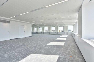 2 Rue Stephenson, Montigny-le-Bretonneux à louer Photo intérieure– Image 2 sur 5