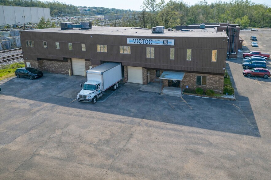 1 Victor Way, Sharon, PA à vendre - Photo de l’immeuble – Image 1 sur 39