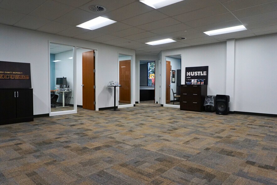 392 E Winchester St, Murray, UT à louer - Photo de l’immeuble – Image 3 sur 16