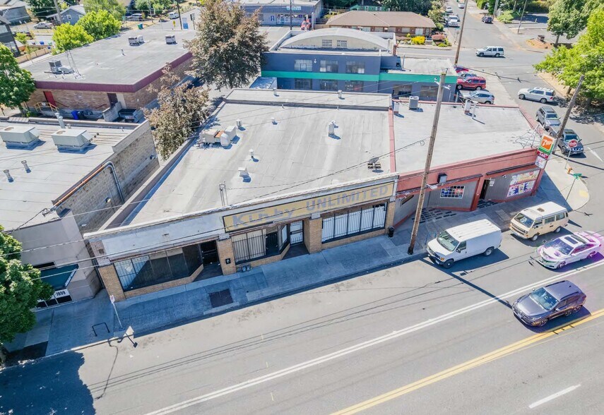 7320 NE Sandy Blvd, Portland, OR à louer - Photo de l’immeuble – Image 2 sur 7