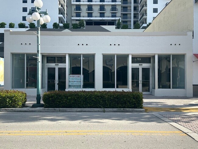 Plus de détails pour 2020 Harrison St, Hollywood, FL - Local commercial à louer