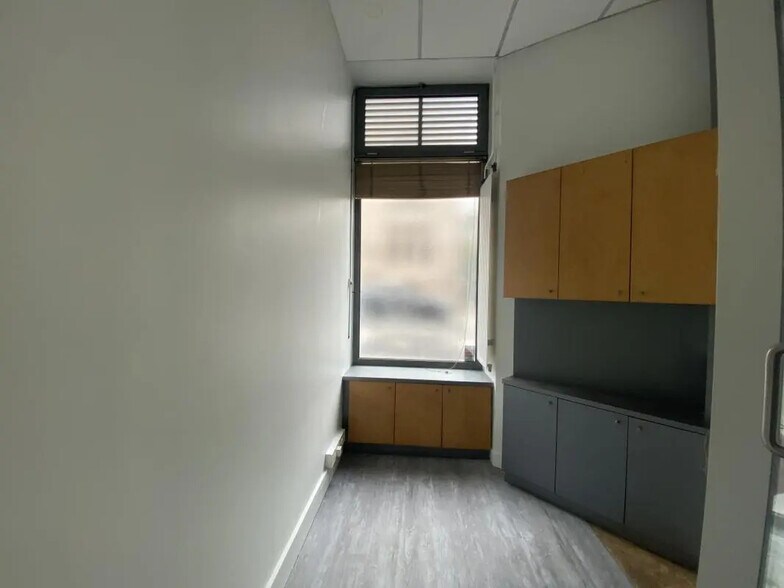 Local commercial dans Paris à louer - Photo de l’immeuble – Image 2 sur 7