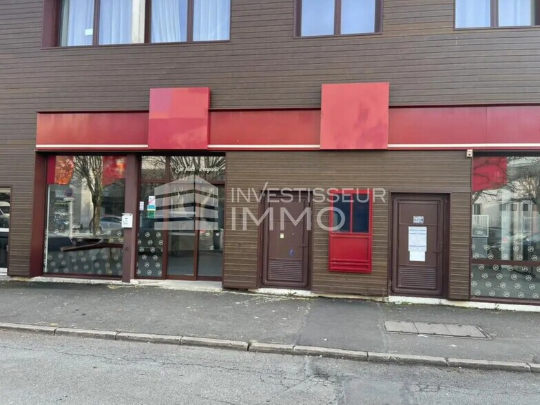 Local commercial dans Avon à louer - Photo de l’immeuble – Image 1 sur 9