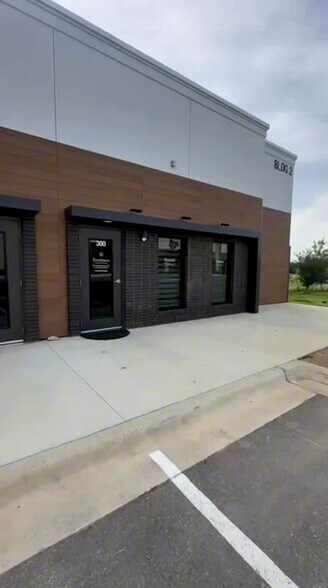2261 Gattis School Rd, Round Rock, TX à louer - Vidéo sur l’annonce professionnelle – Image 2 sur 5