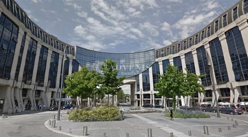 Bureau dans Montigny-le-Bretonneux à louer Photo de l’immeuble– Image 1 sur 2