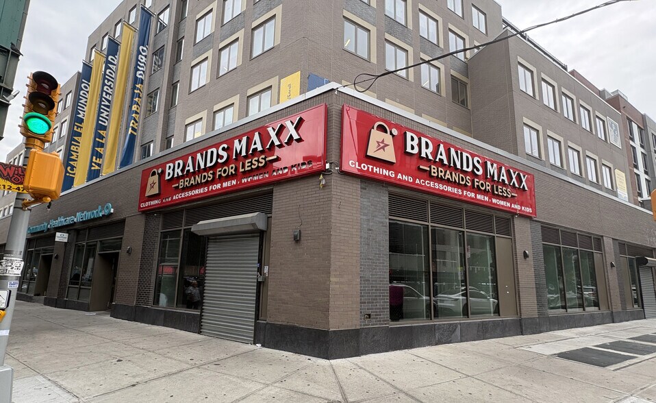 1000 Westchester Ave, Bronx, NY à louer - Photo de l’immeuble – Image 1 sur 5