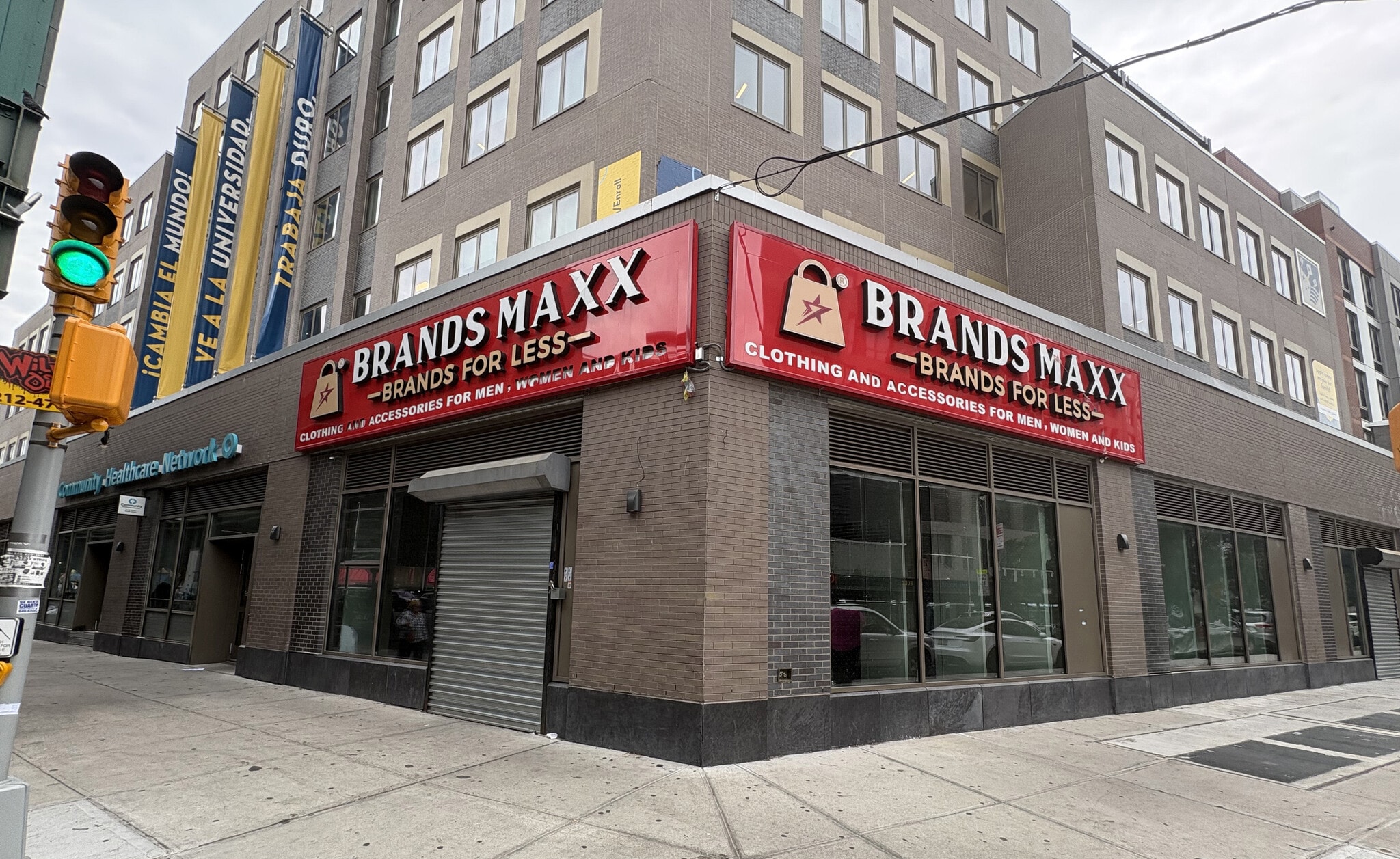 1000 Westchester Ave, Bronx, NY à louer Photo de l’immeuble– Image 1 sur 6