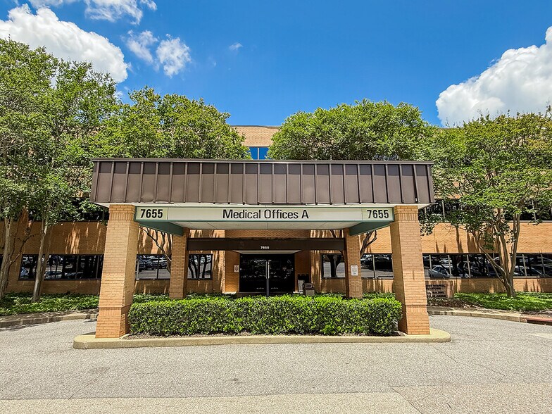 7655 Poplar Ave, Germantown, TN à louer - Photo de l’immeuble – Image 2 sur 3