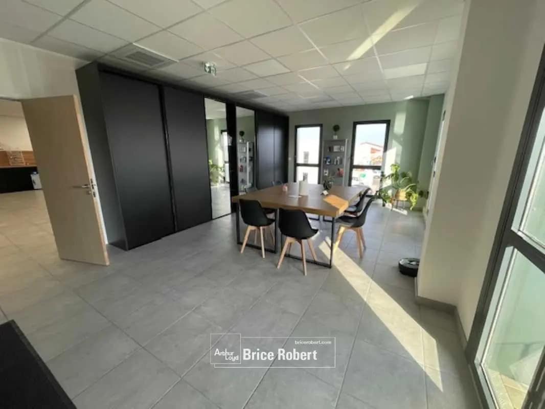 55 Rue Emile Zola, Décines-Charpieu à louer Photo de l’immeuble– Image 1 sur 8