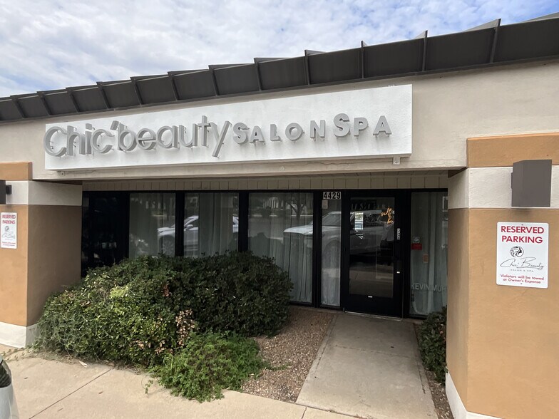 4425-4433 E Broadway Blvd, Tucson, AZ à louer - Photo de l’immeuble – Image 2 sur 3
