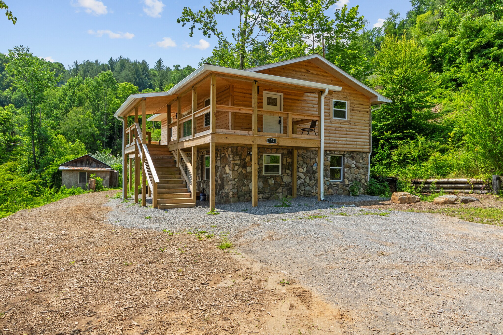 137 Red Maple Ln, Burnsville, NC à vendre Photo principale– Image 1 sur 29