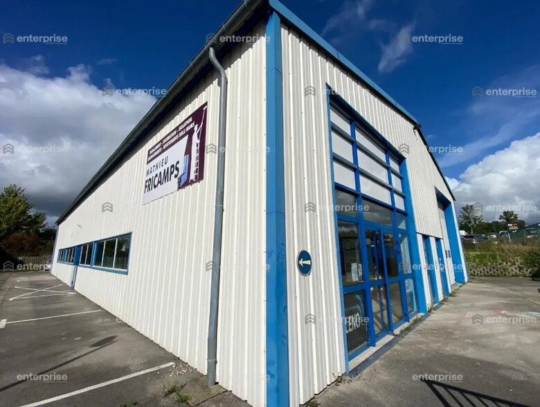 Local d'activités dans Troissereux à vendre - Photo de l’immeuble – Image 2 sur 9