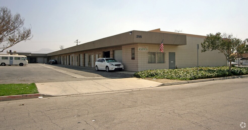 255 W Benedict Rd, San Bernardino, CA à louer - Photo de l’immeuble – Image 2 sur 9