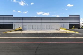 Skyking & Metro Air Pky, Sacramento, CA à louer Photo intérieure– Image 2 sur 7