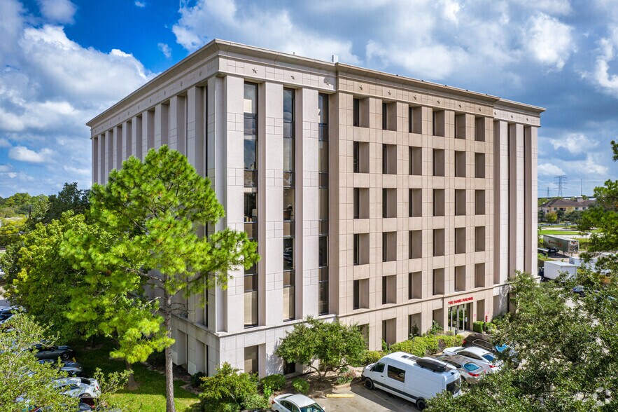 519 N Sam Houston Pky E, Houston, TX à louer - Photo de l’immeuble – Image 3 sur 53