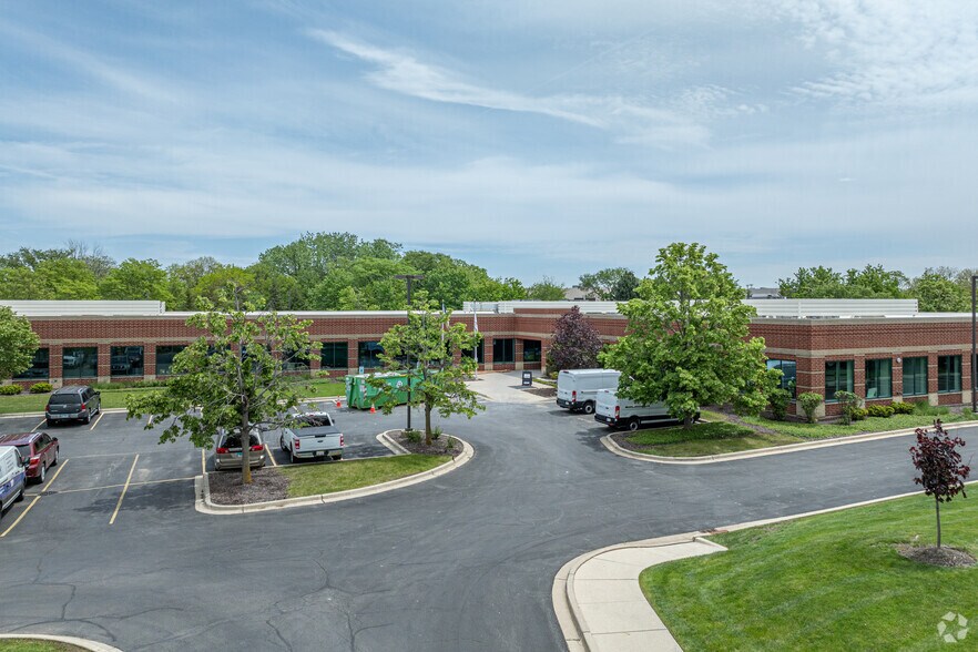 7325 Janes Ave, Woodridge, IL à vendre - Photo de l’immeuble – Image 3 sur 5