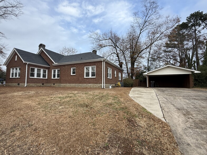 581 W Main St, Spartanburg, SC à louer - Photo de l’immeuble – Image 2 sur 8