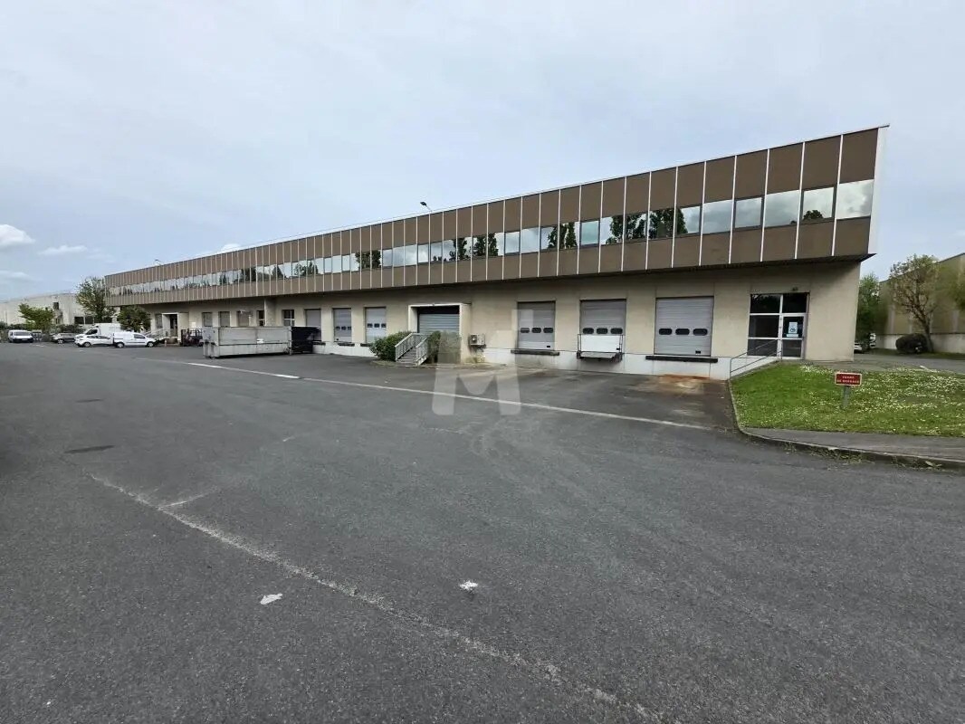 Industriel/Logistique dans Wissous à louer Photo de l’immeuble– Image 1 sur 7