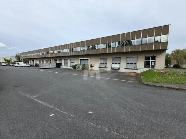 Plus de détails pour Bureau, Industriel/Logistique à louer