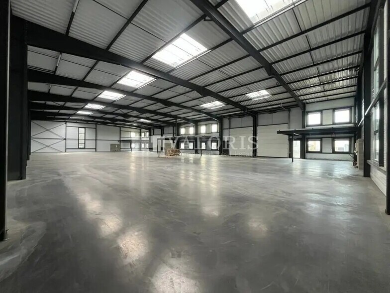 Local d’activités dans Villefranche-sur-Saône à louer - Photo de l’immeuble – Image 2 sur 4