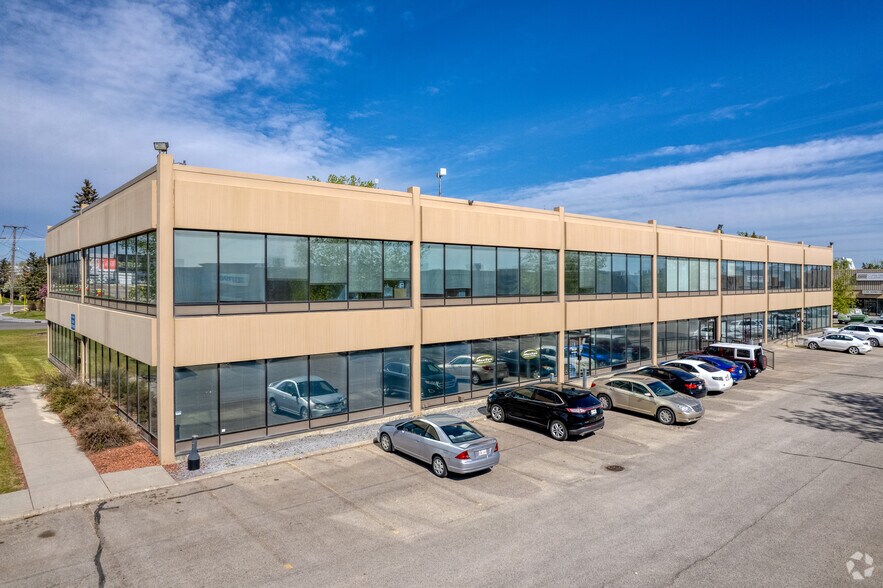 720 28th St NE, Calgary, AB à louer - Photo de l’immeuble – Image 1 sur 5