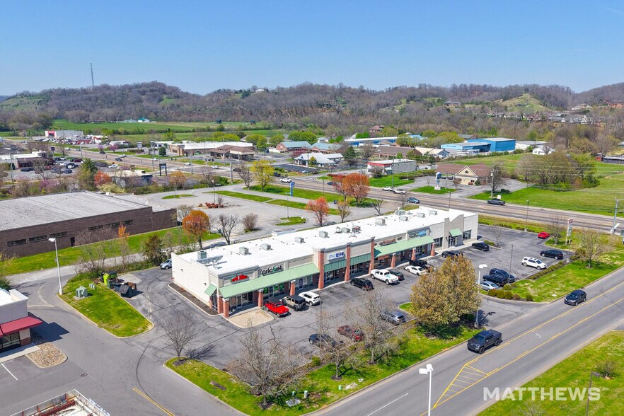 739 Dolly Parton Pky, Sevierville, TN à vendre - Photo de l’immeuble – Image 2 sur 4