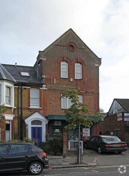 2 Bouverie Rd, Londres à louer - Photo de l’immeuble – Image 3 sur 4