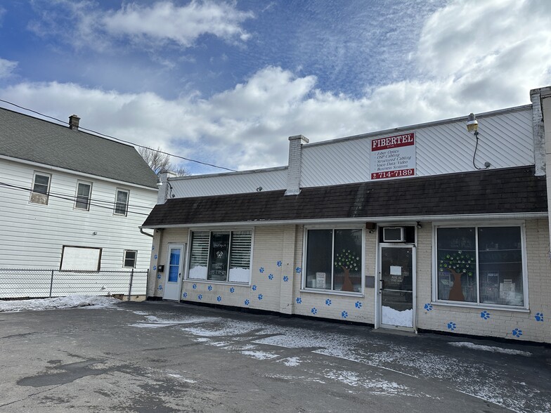 574 W Main St, Plymouth, PA à louer - Photo de l’immeuble – Image 2 sur 13