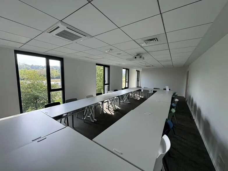Bureau dans Norroy-le-Veneur à louer - Photo de l’immeuble – Image 3 sur 12