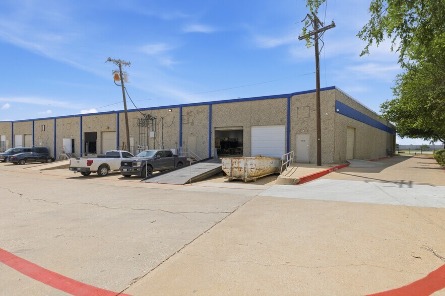 16500-16530 Westgrove Dr, Addison, TX à louer - Photo de l’immeuble – Image 2 sur 4