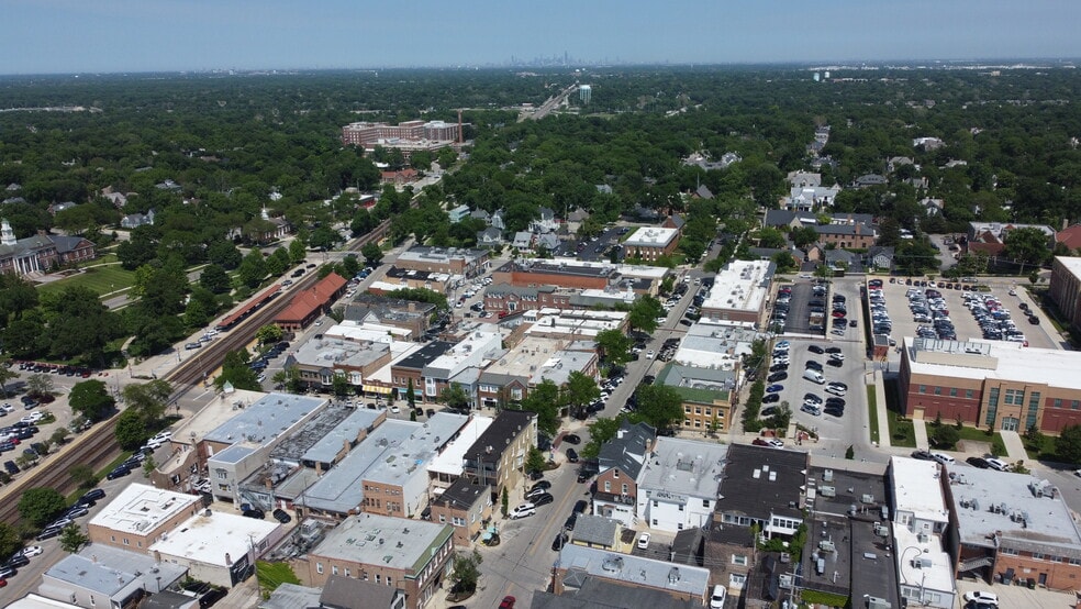 10 W 1st St, Hinsdale, IL à louer - Photo de l’immeuble – Image 3 sur 5