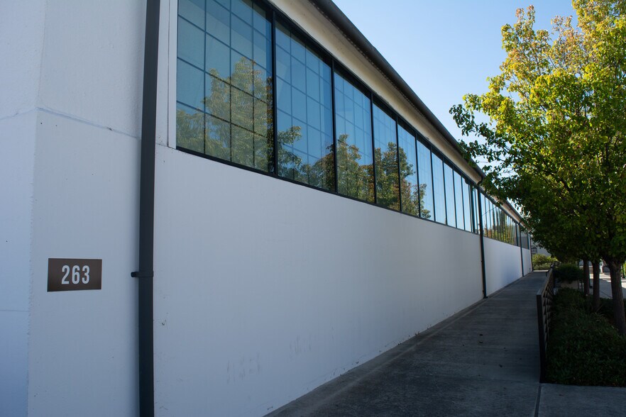 5027 Roberts Ave, Mcclellan, CA à louer - Photo de l’immeuble – Image 2 sur 10