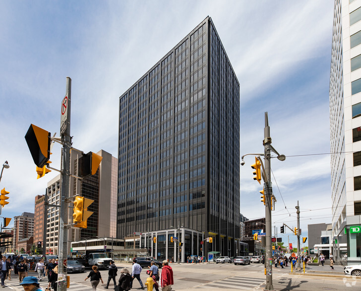 2 St Clair Ave W, Toronto, ON à louer - Photo de l’immeuble – Image 3 sur 26
