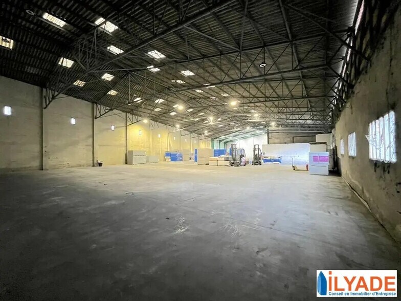 Local d’activités dans Bouc-Bel-Air à louer - Photo intérieure – Image 1 sur 7