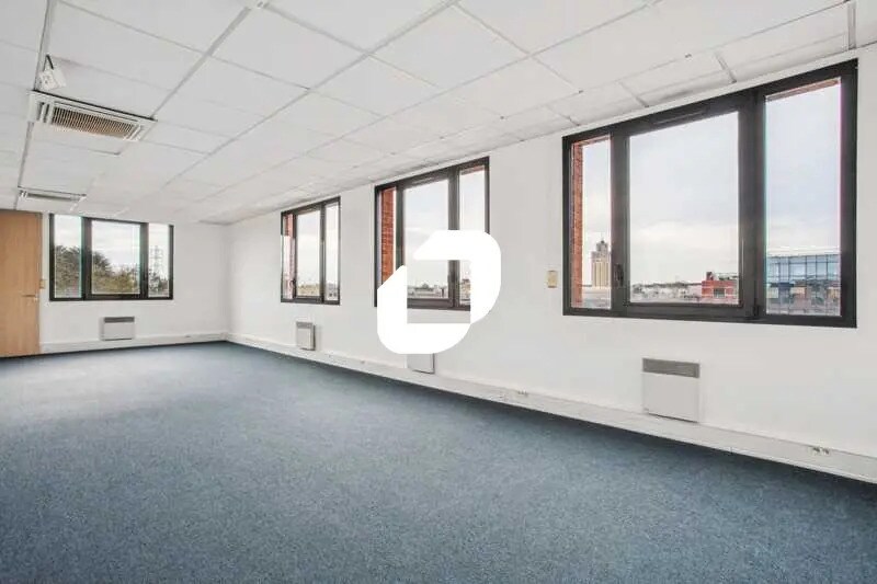 Bureau dans Évry-Courcouronnes à vendre - Photo de l’immeuble – Image 3 sur 14