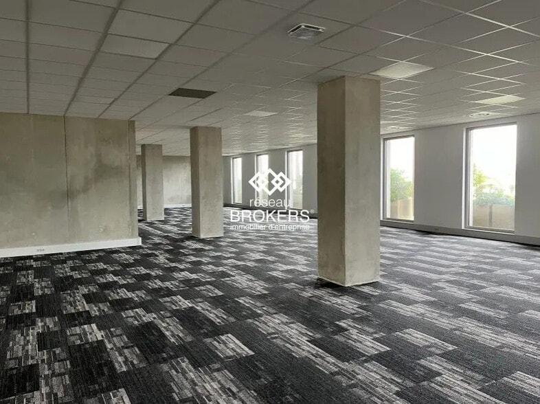 10 Bis Avenue Des Ftpf, Échirolles à louer - Photo de l’immeuble – Image 2 sur 51